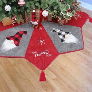 NWOT Gnome Sweet Gnome Christmas Tree Skirt